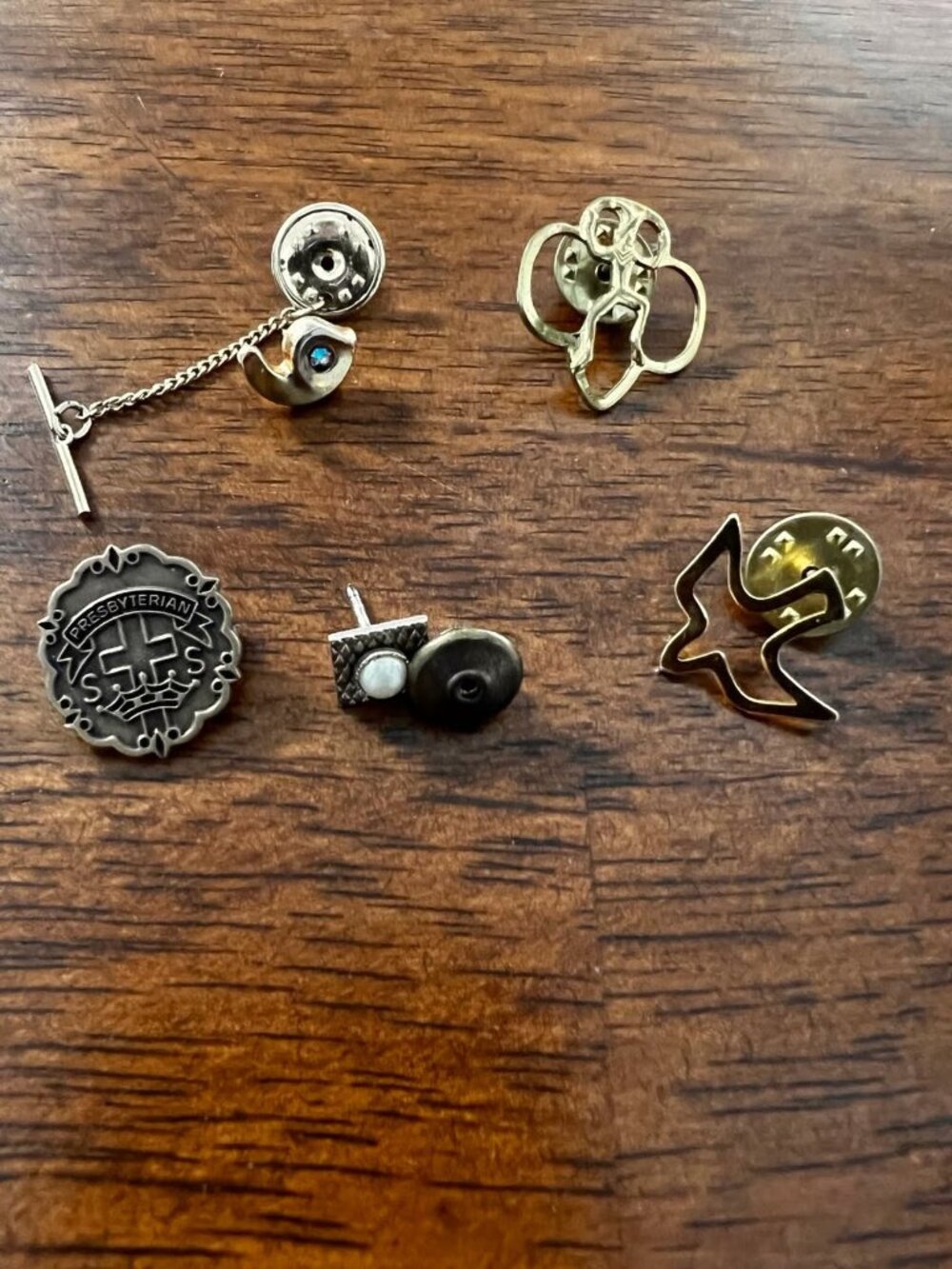 Set of 5 vintage pins